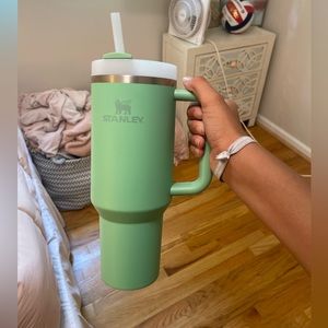 sold out green 40oz Stanley never used